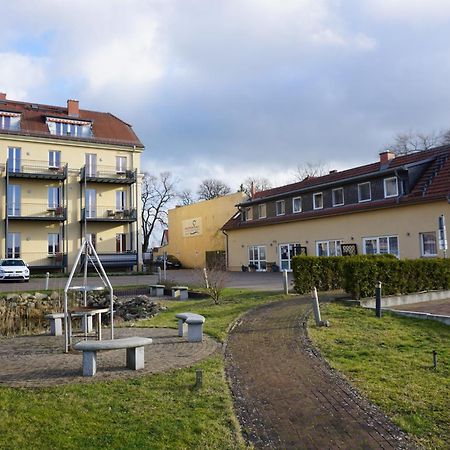 Einraumapartment Im Erdgeschoss Mit Seeblick Rheinsberg Buitenkant foto