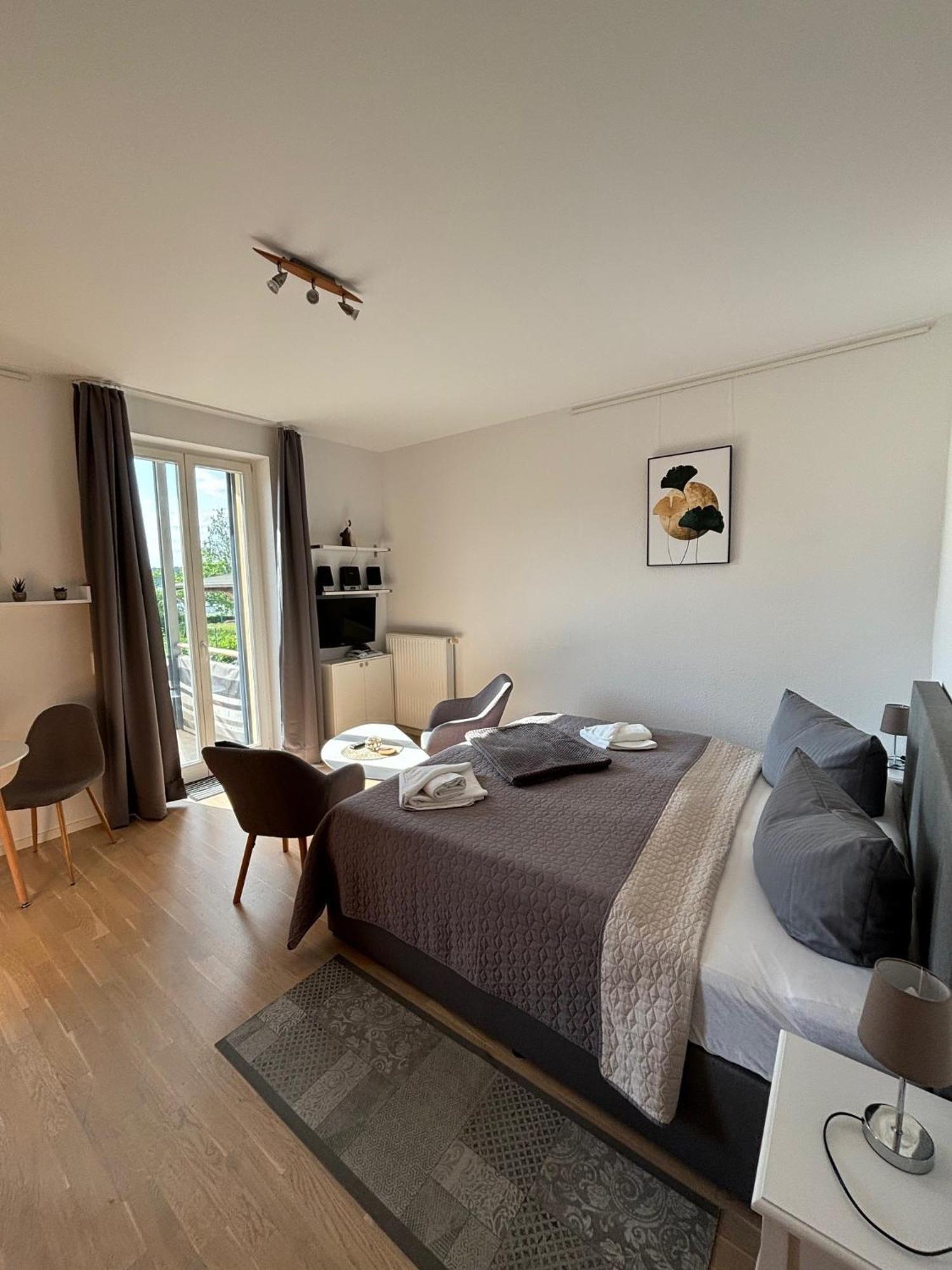 Einraumapartment Im Erdgeschoss Mit Seeblick Rheinsberg Buitenkant foto